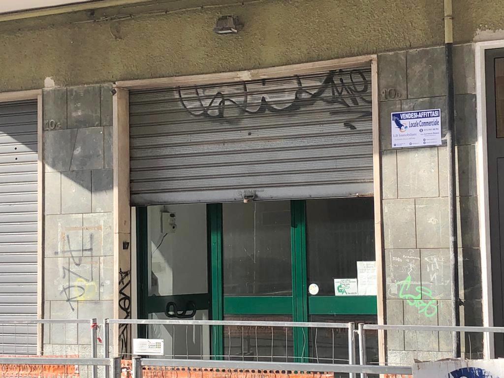 Vendesi locale viale Imperatore Traiano10/D con predisposizione canna fumaria
