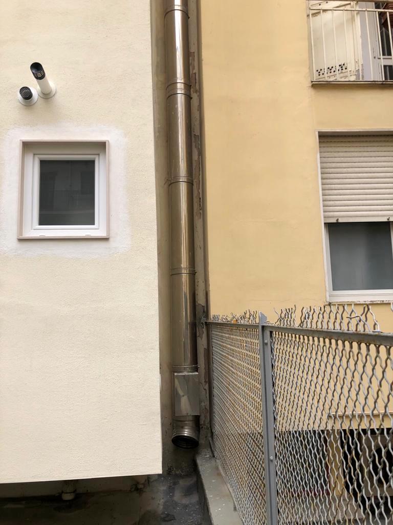 Vendesi locale viale Imperatore Traiano10/D con predisposizione canna fumaria
