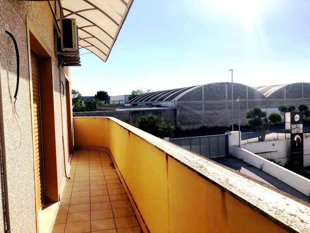 Ufficio a Modugno Zona ASI in ottimo stato arredato