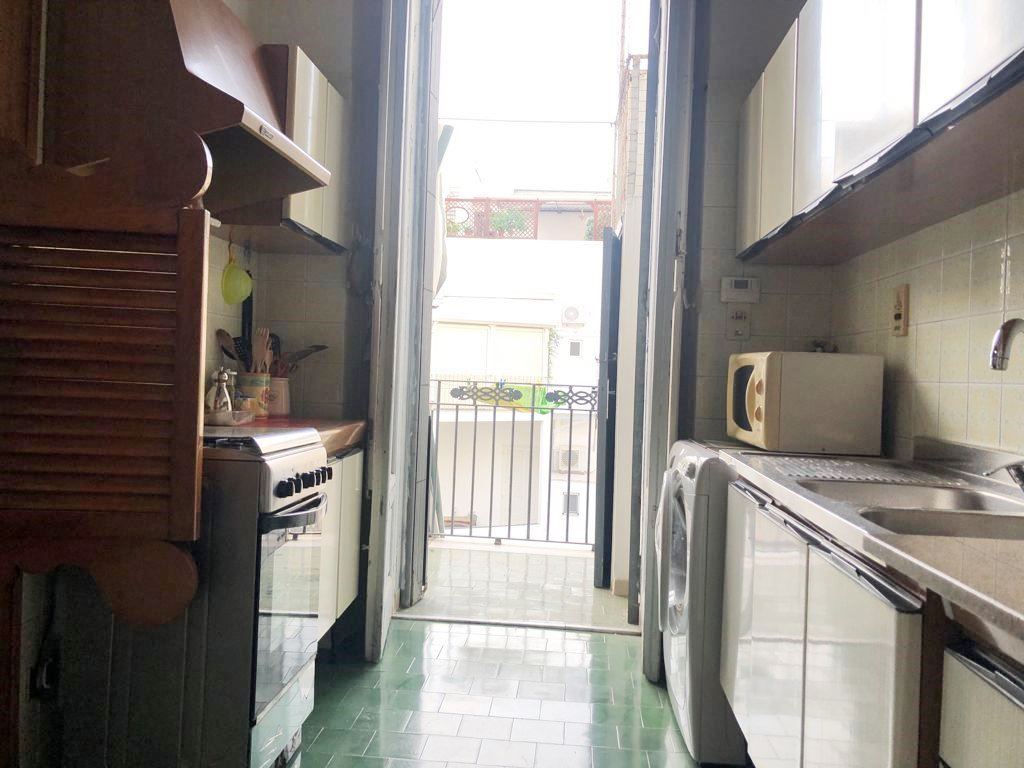 Stanze a studenti in ampio quadrivani in locazione via Cardassi Murat arredato