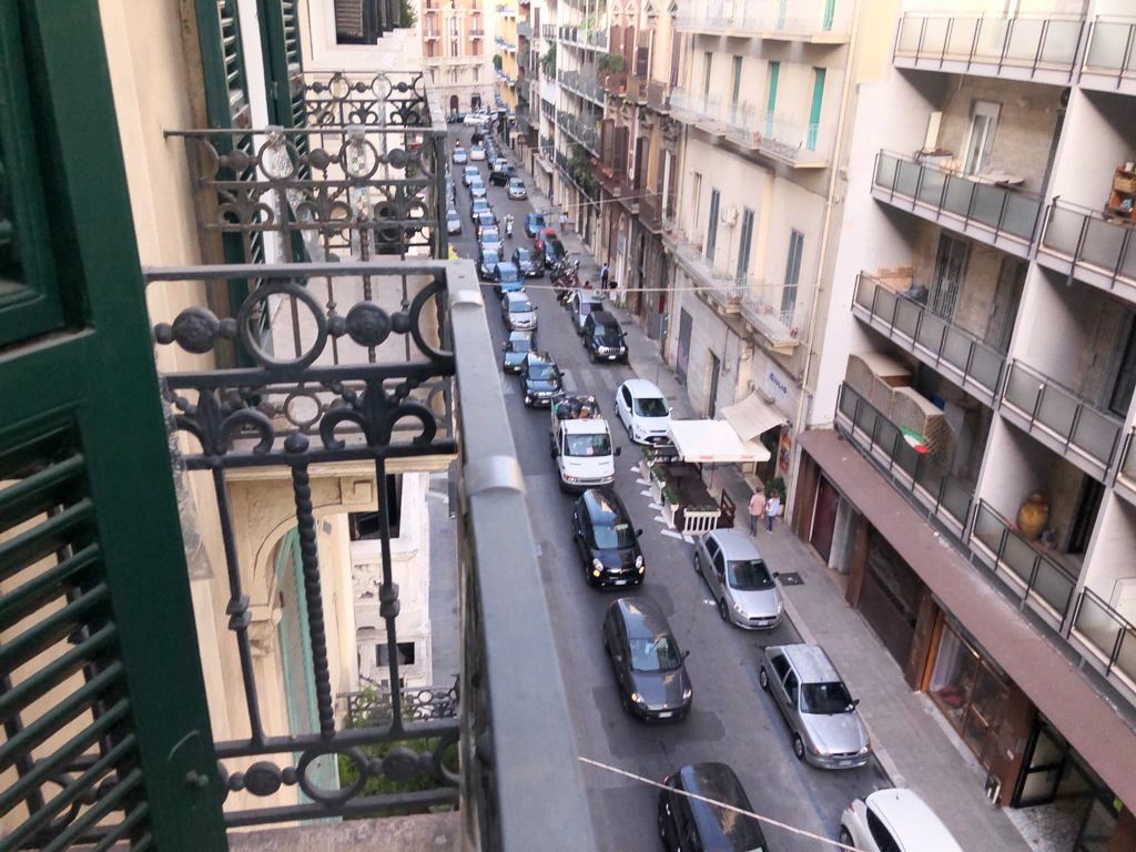 Stanze a studenti in ampio quadrivani in locazione via Cardassi Murat arredato