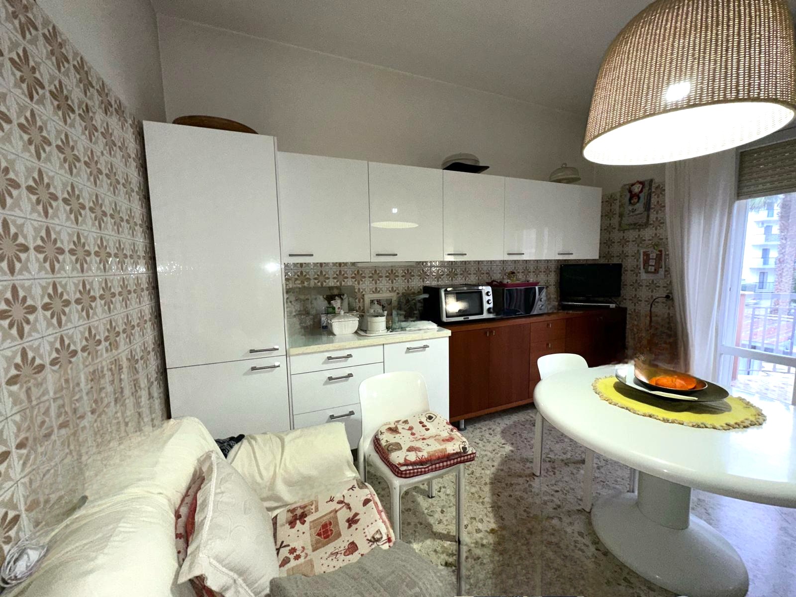 APPARTAMENTO AMPIA METRATURA 170 MQ E CANTINOLA MODUGNO VIA PARADISO 8