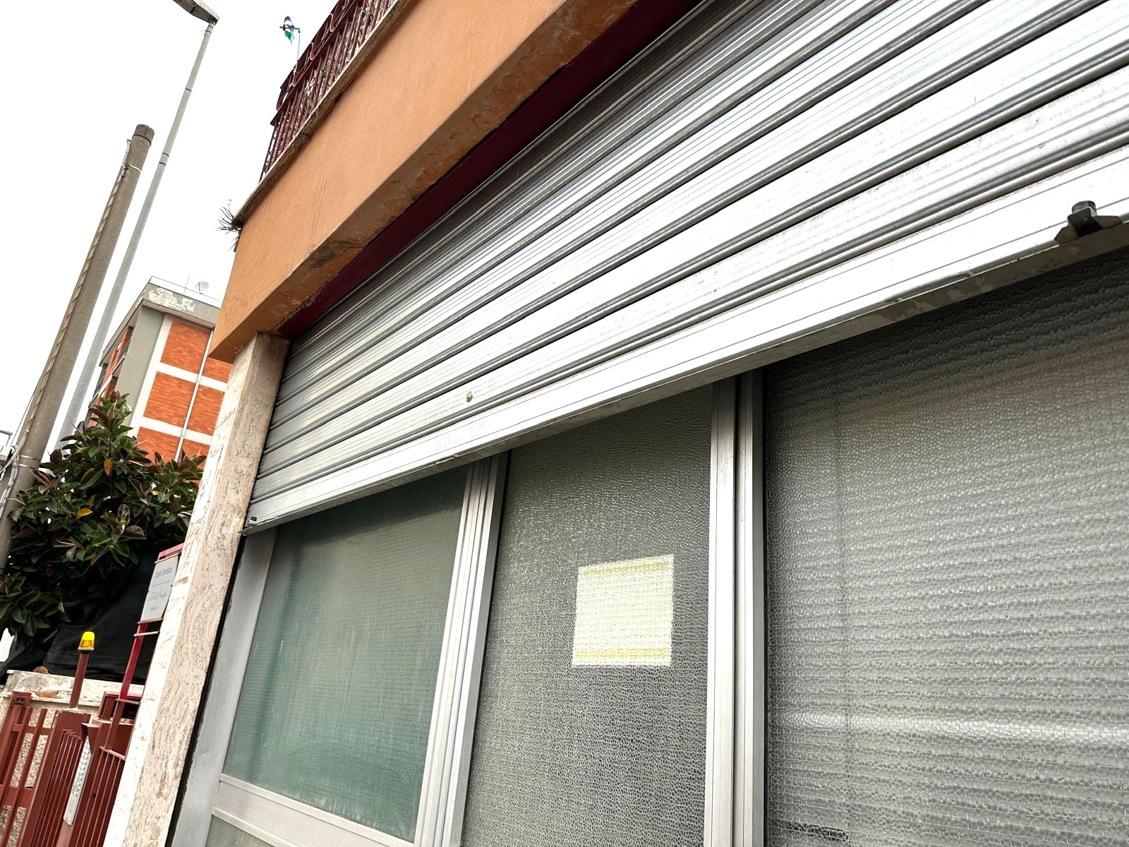 Locale 5 vetrine in viale Kennedy Triggiano in locazione