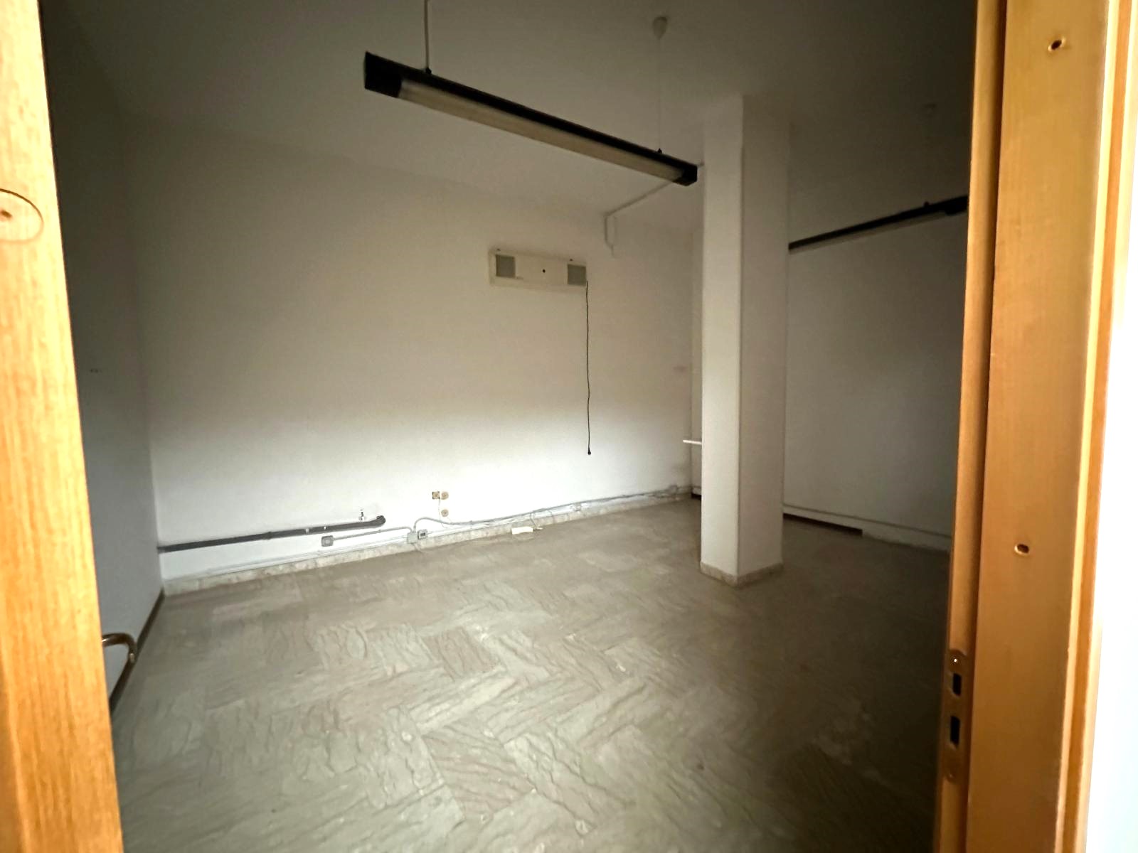 Locale 5 vetrine in viale Kennedy Triggiano in locazione