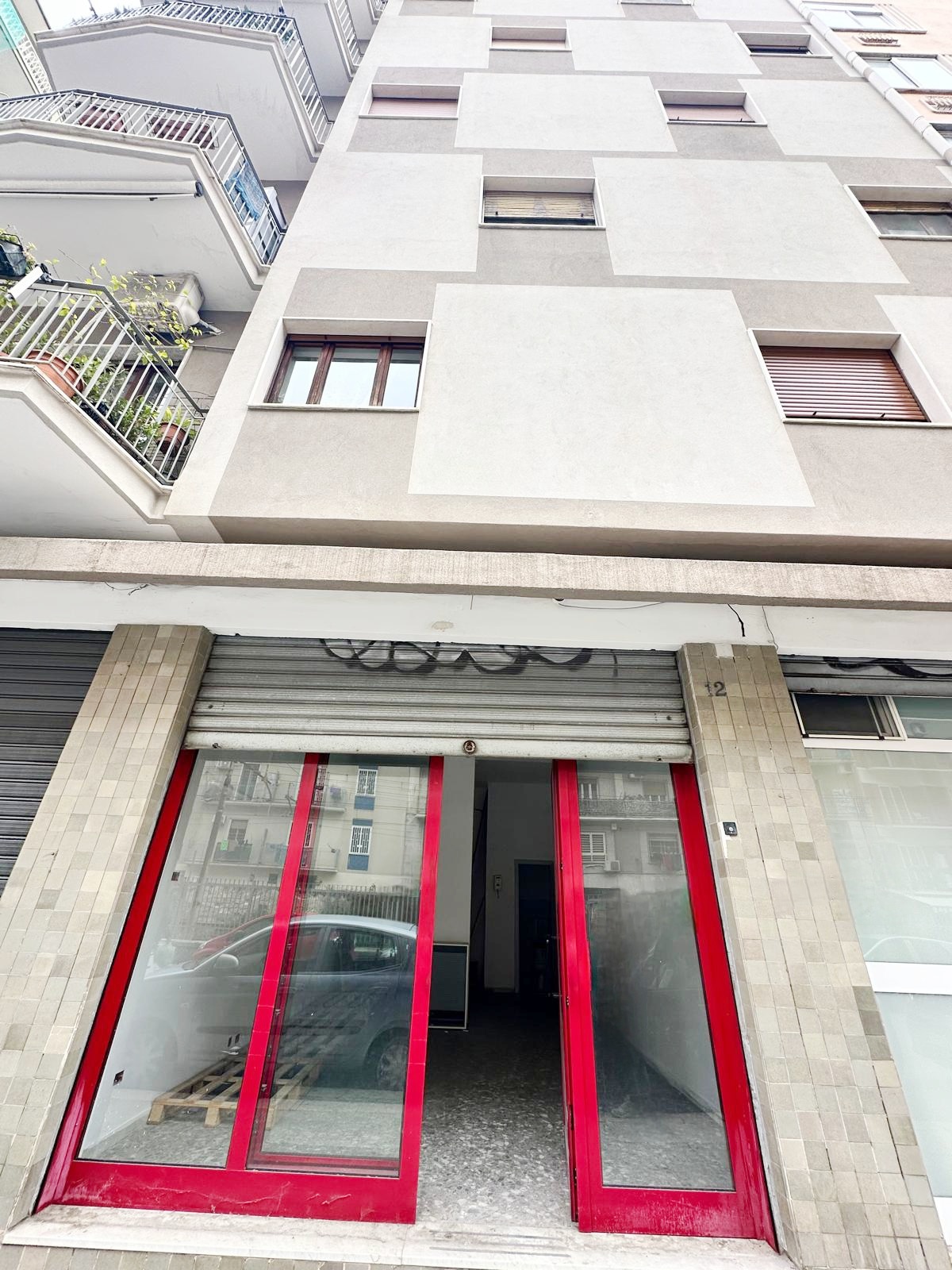 Vendesi locale commerciale viale Imperatore Traiano 12/E