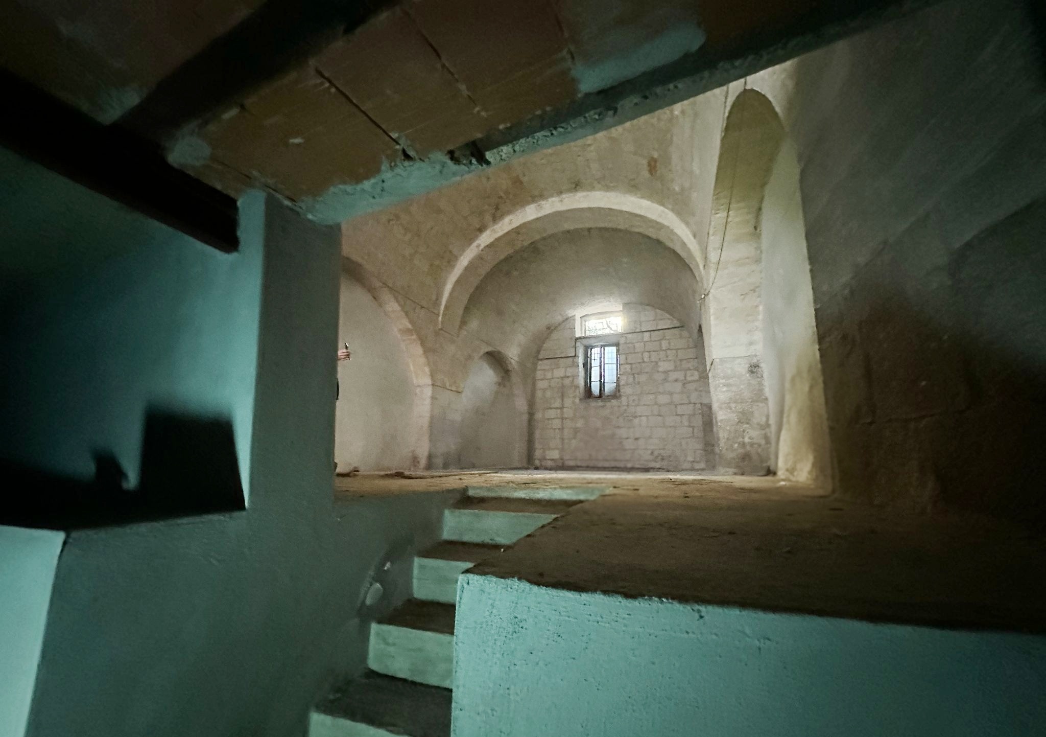 Vendesi Locale via Prologo 15 vicino darsena di Trani