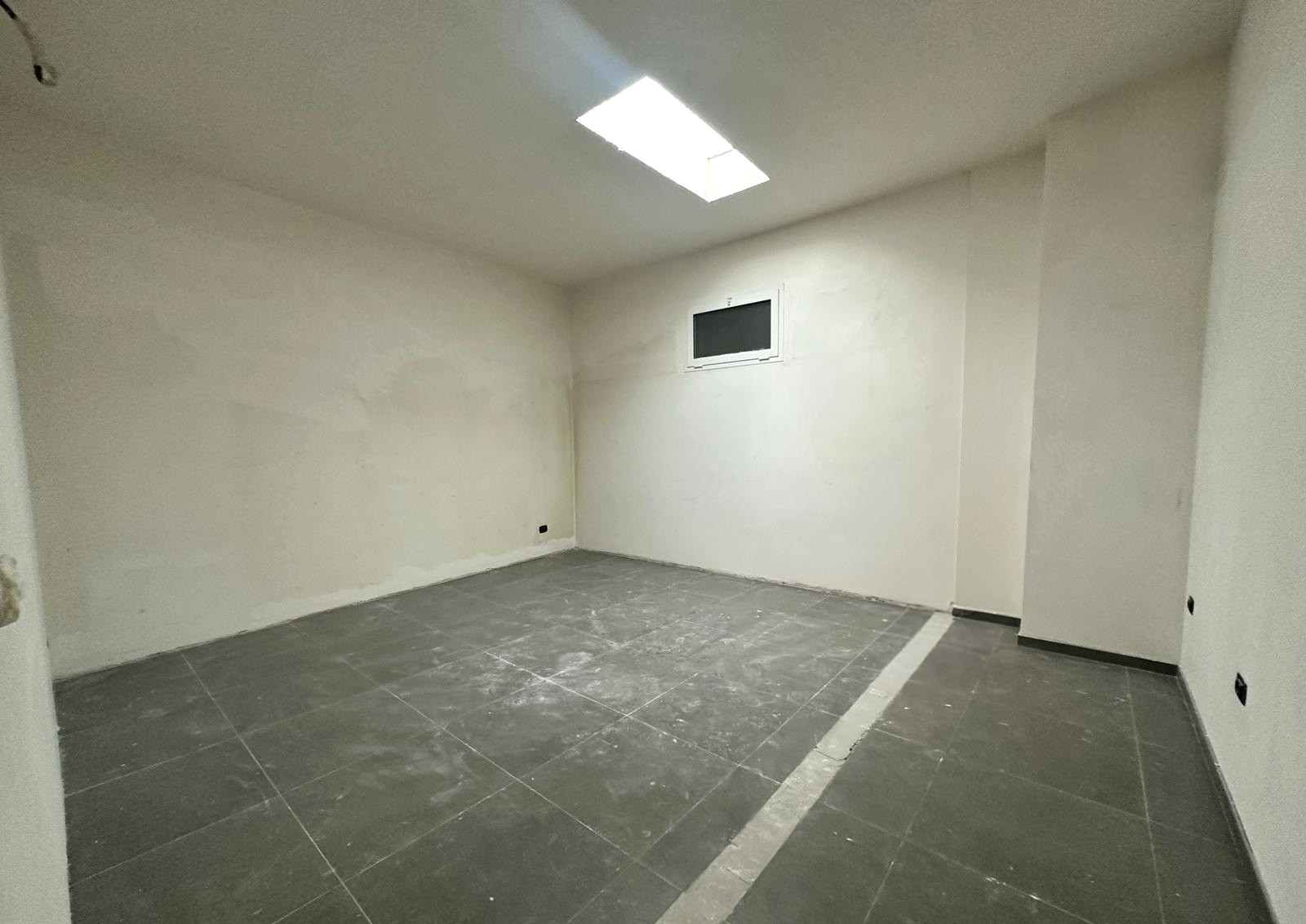 LOCALE IN VENDITA VIA TOMA 49-55/A 550 MQ