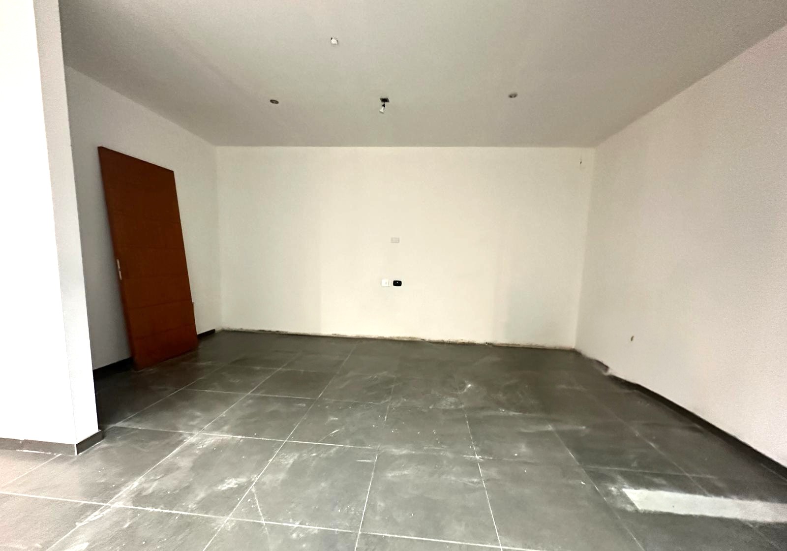 LOCALE IN VENDITA VIA TOMA 49-55/A 550 MQ