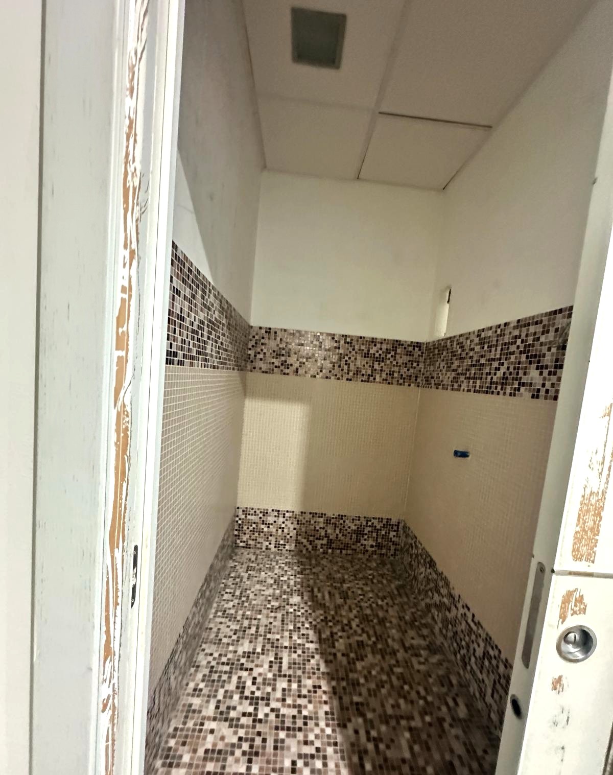 LOCALE IN VENDITA VIA TOMA 49-55/A 550 MQ