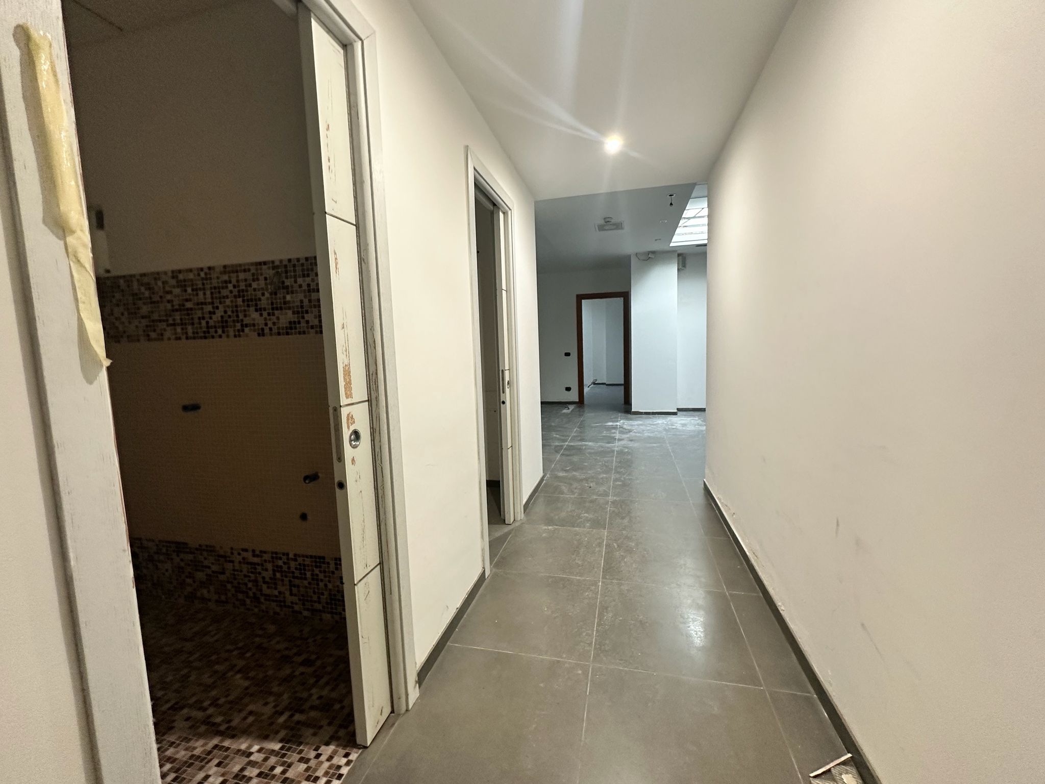 LOCALE IN VENDITA VIA TOMA 49-55/A 550 MQ