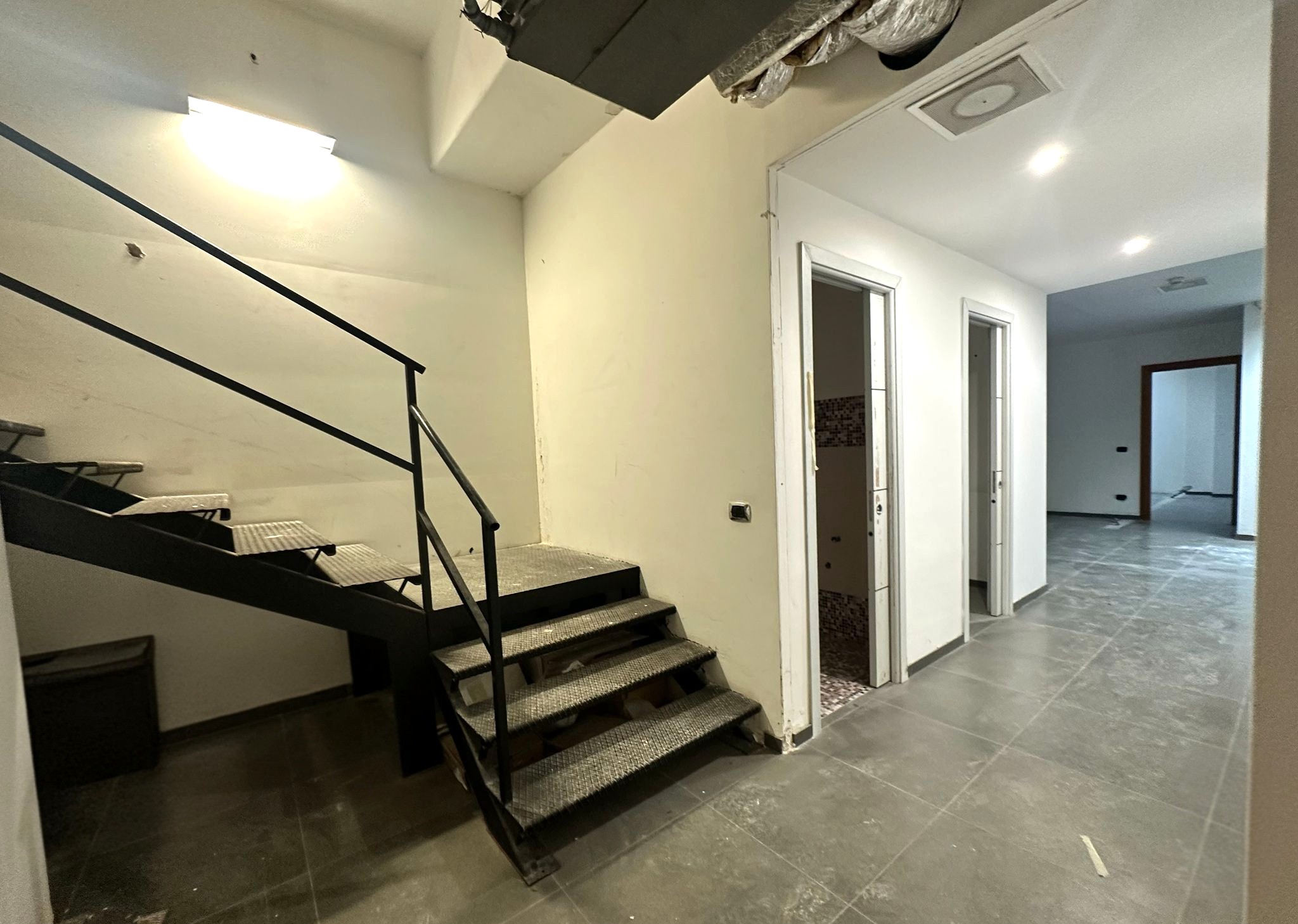 LOCALE IN VENDITA VIA TOMA 49-55/A 550 MQ