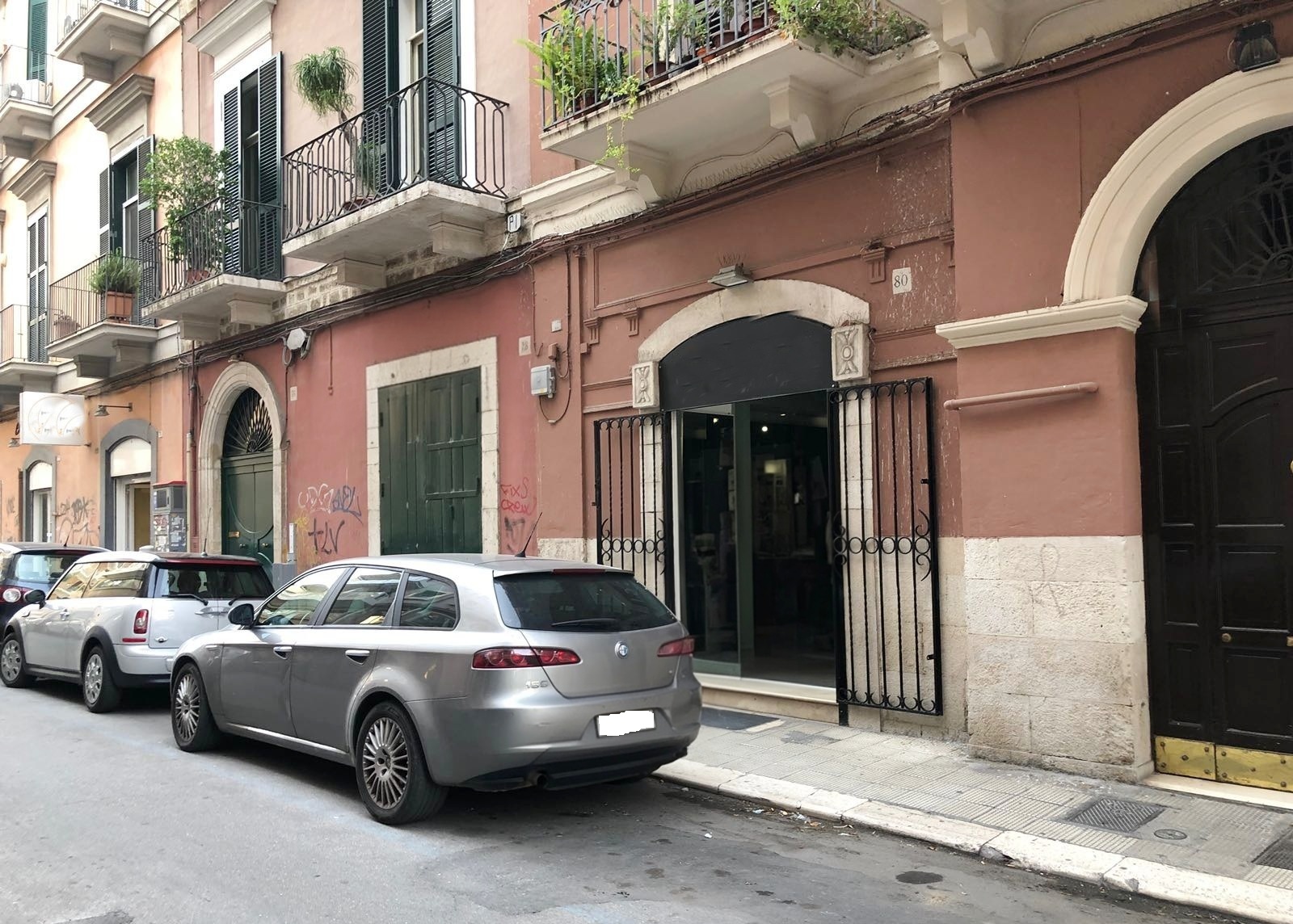 VENDITA LOCALE IN VIA ROBERTO DA BARI