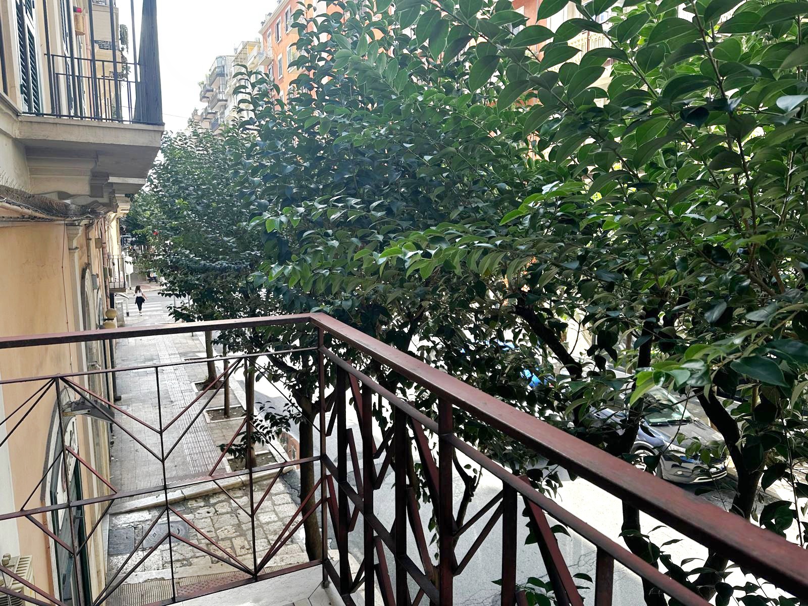 Affittasi stanze arredate in appartamento in Bari via De Rossi Murat