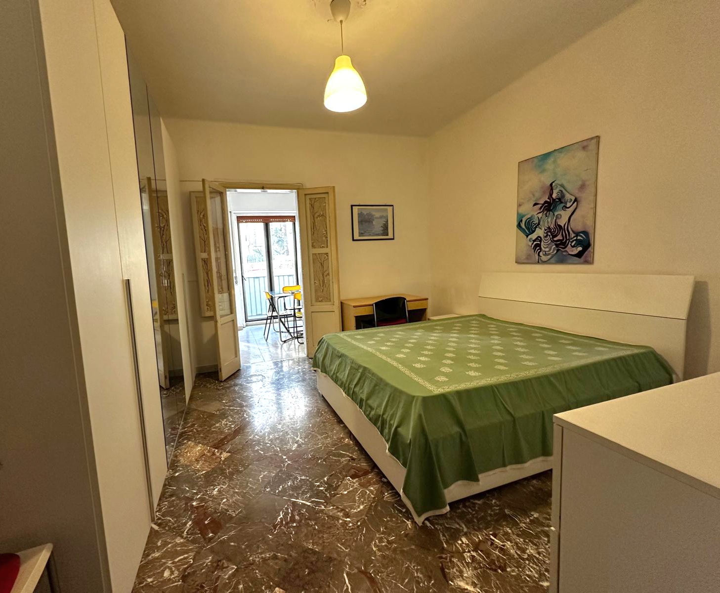 Affittasi stanze arredate in appartamento in Bari via De Rossi Murat